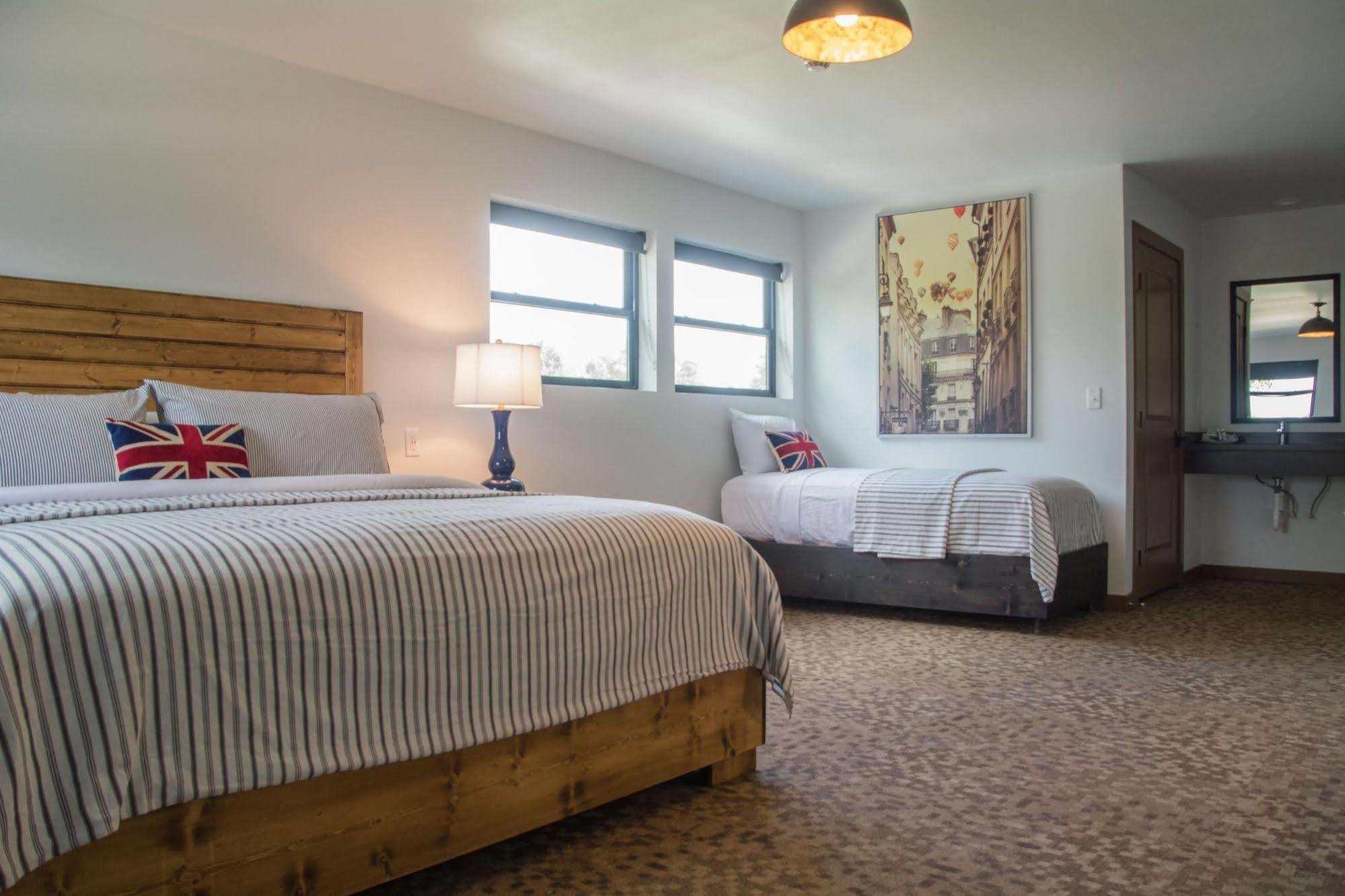 Okoboji Commons Hotel Dış mekan fotoğraf