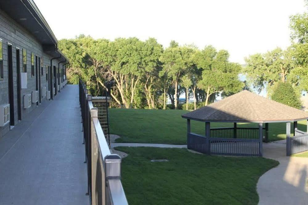 Okoboji Commons Hotel Dış mekan fotoğraf