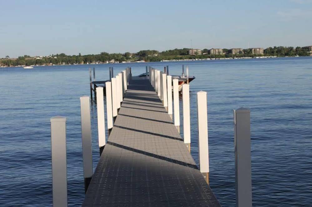 Okoboji Commons Hotel Dış mekan fotoğraf